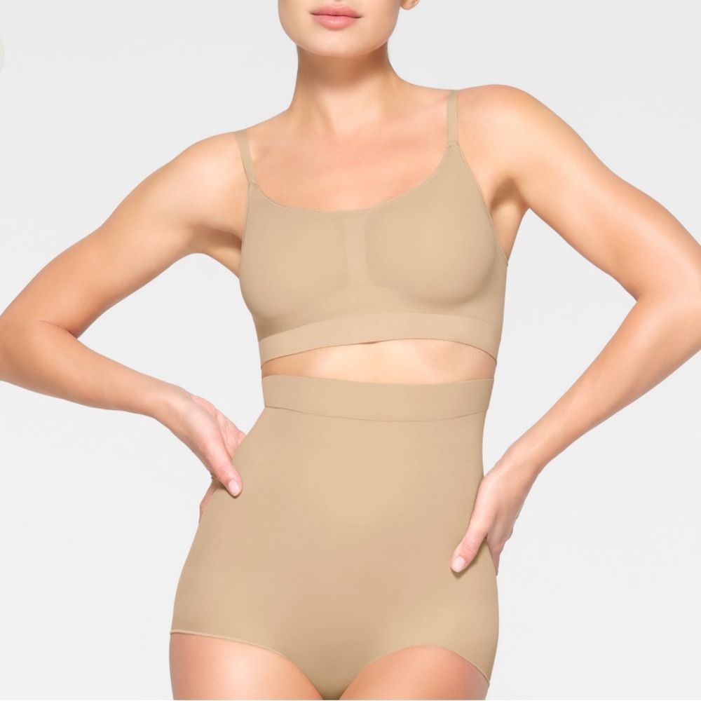 SKIMS Seamless Sculpting Bralette - SKIMS Bra in Nude - Picture 2 of 4